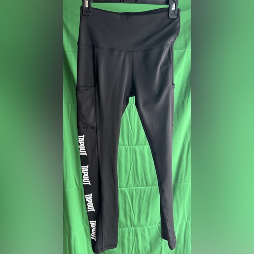 4/$50 Women’s Tap Out leggings. NWOT